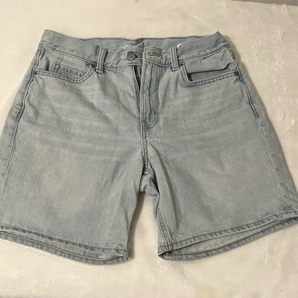 Old Navy Size 6 High Rise  Slouchy Straight Denim Shorts Light Wash